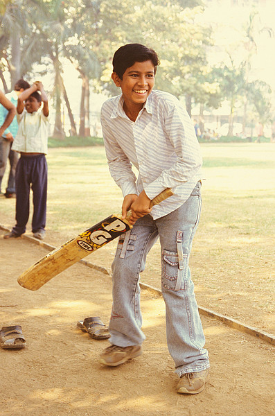 Junger Cricket-Spieler