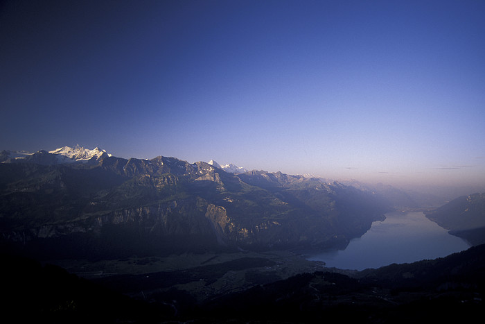 Brienzer See und Berner Alpen