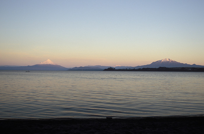 Osorno und Lago Llanquihue bei Abenddmmerung