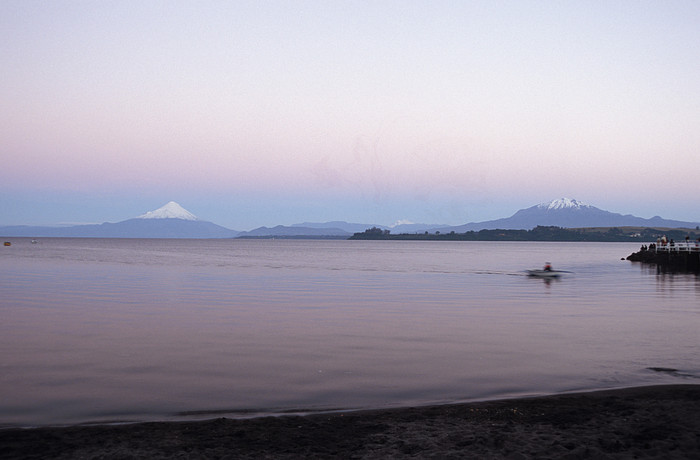 Osorno und Lago Llanquihue bei Abenddmmerung