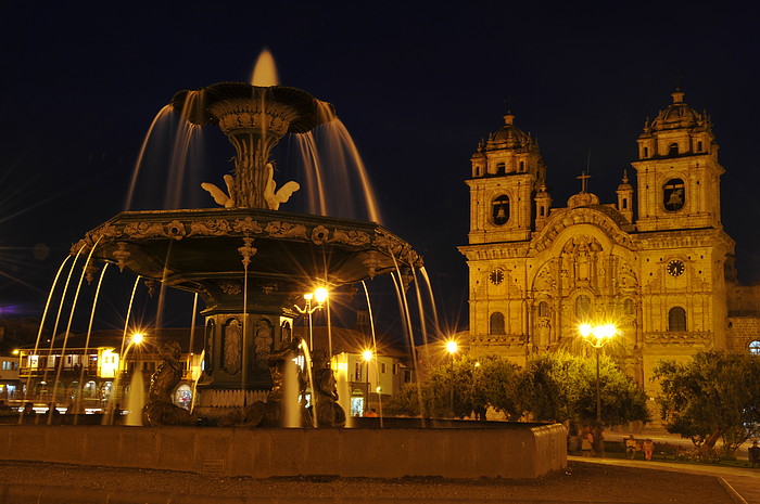 Brunnen auf der Plaza Mayor in Cusco